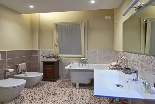 Particolare della antica vasca da bagno restaurata presso la nostra casa vacanze